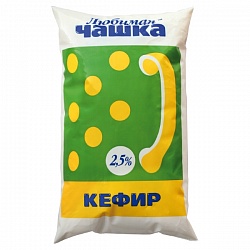  Кефир Любимая чашка 2,5% 0,9 кг п/п БЗМЖ